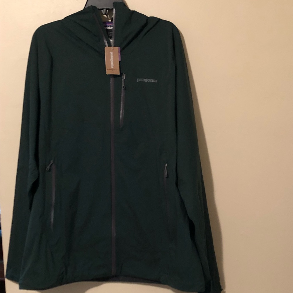 Mens green and black Patagonia windbreaker